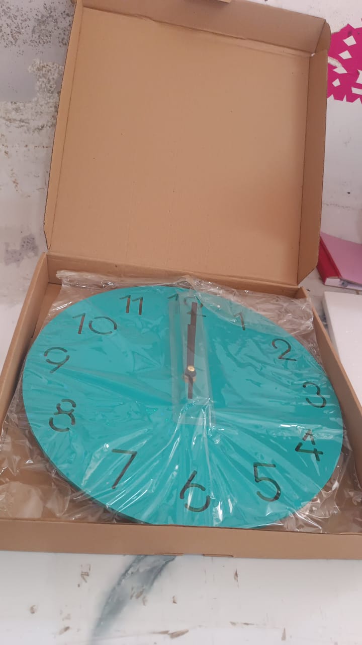 Round Wall Clock With Cut-out Number Design Silent Non-ticking Decorative Timepiece (1 Pc)