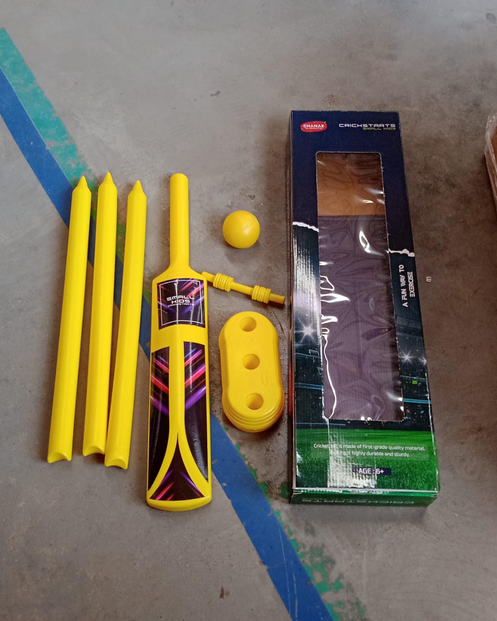 Small Cricket Kit For Boys Girls Cricket Set With 1 Cricket Bat 1 Plastic Ball Bails 3 Stumps With Stand Base