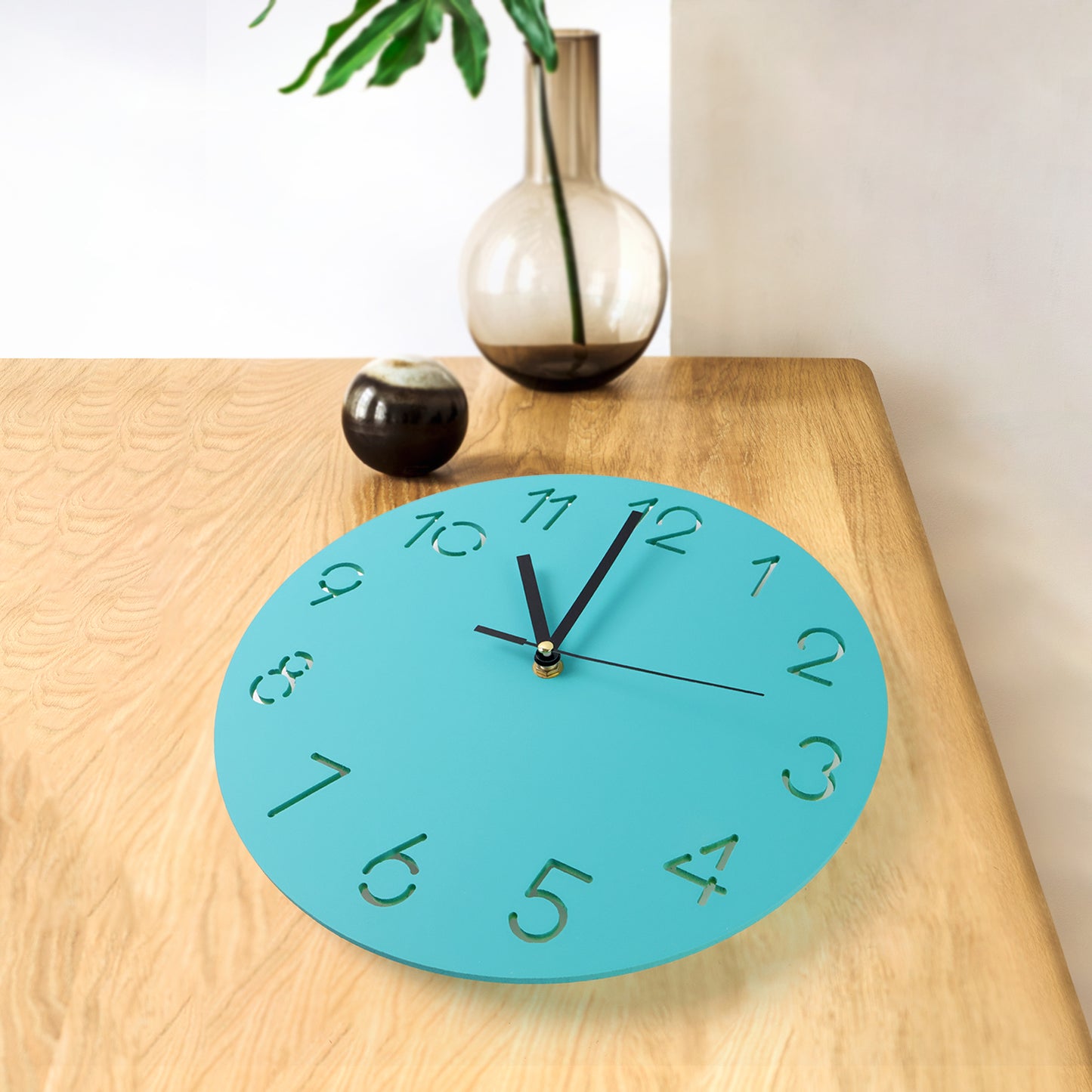 Round Wall Clock With Cut-out Number Design  Silent Non-ticking Decorative Timepiece (1 Pc)